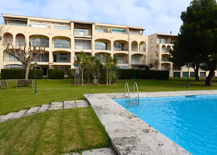 En S'agaró Con Piscina, Terraza Y Se Admiten Mascotas, Cerca Del Mar - Es-298-15 *